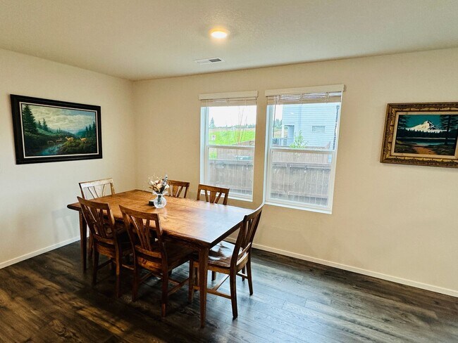 Building Photo - Beautiful Nearly New Ridgefield Home