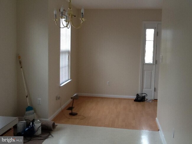 Building Photo - 69 Yellowwood Ct