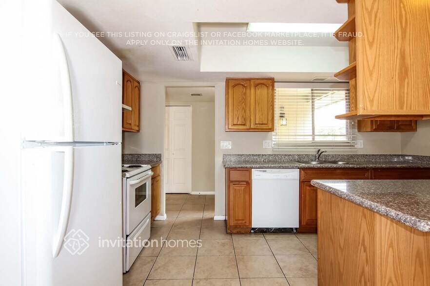 Building Photo - 5746 N 41st Dr
