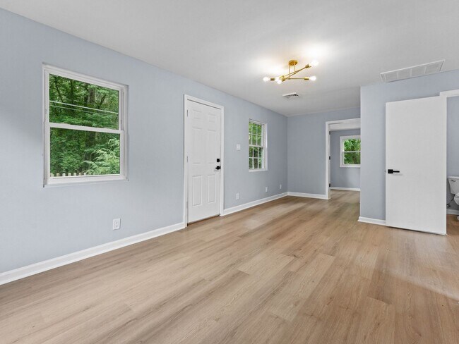 Building Photo - Updated 2-Bedroom Home with Fenced Yard in Browns Mills