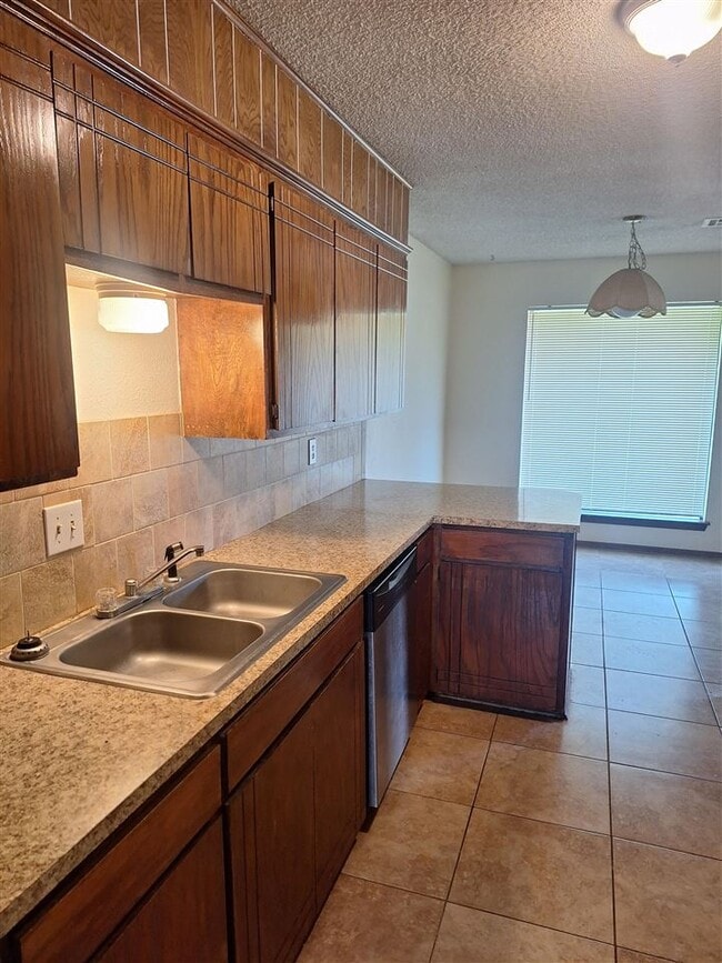 Building Photo - 7222 NW Cherry Cir