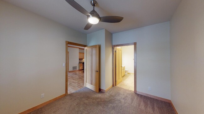 Building Photo - AVAILABLE AUGUST 1st! Cute Condo w/Securit...