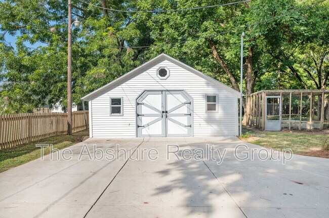Building Photo - 362 Chalybeate Rd