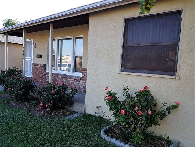 Primary Photo - 2333 Howe Ave