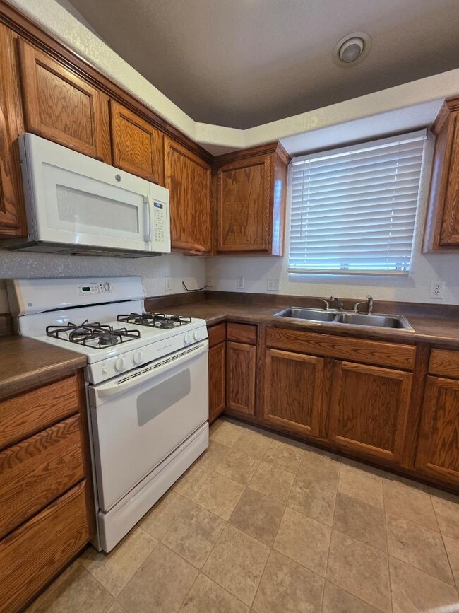 Building Photo - 11149 E 24th Ln