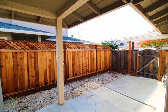 Building Photo - $2995 - Beautiful 2 Bed 1.5 Bath Duplex Available Now! Near Hwy 85/87