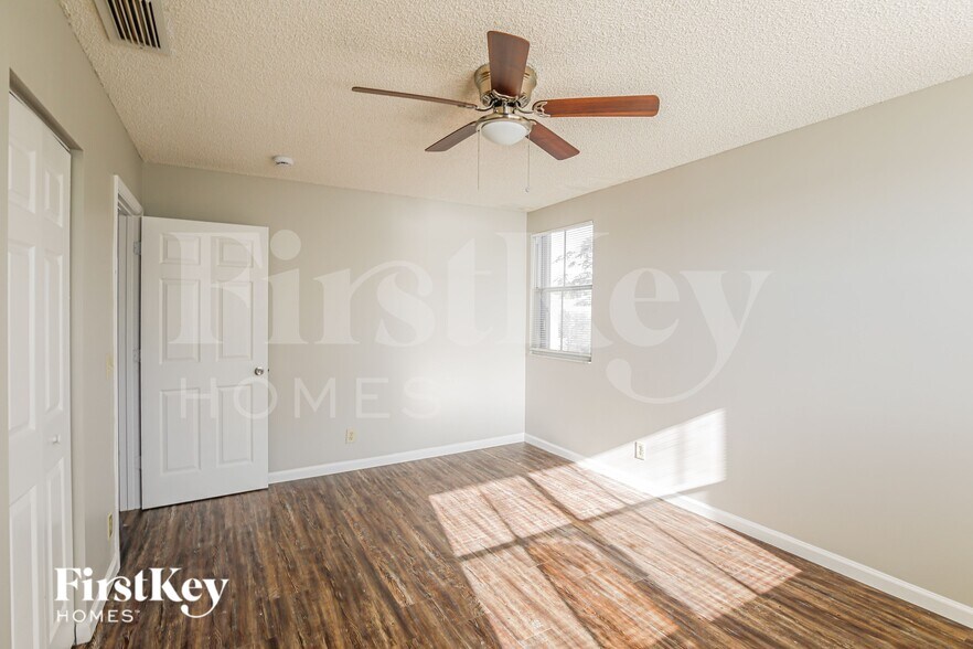 Building Photo - 3085 Lighthouse Pl