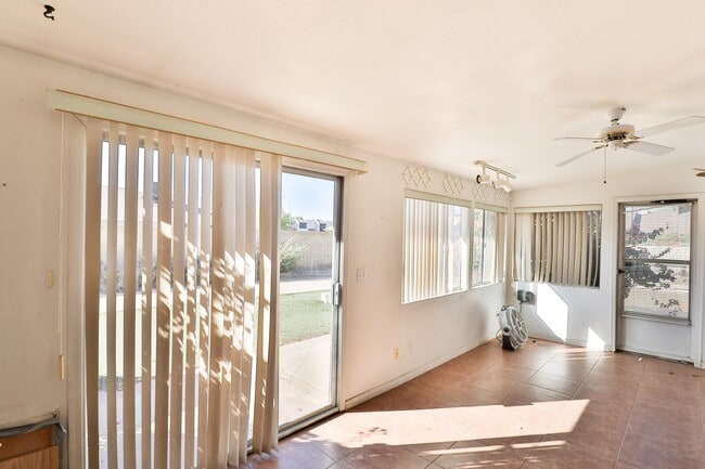 Building Photo - 5427 W Seldon Ln