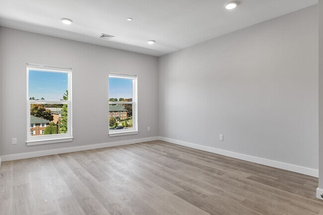 Building Photo - 59 Mill St