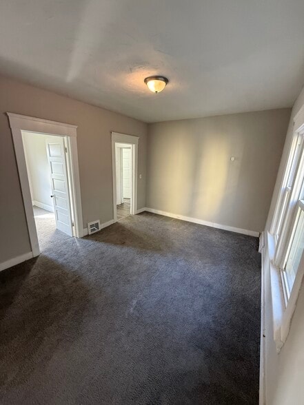 Building Photo - 10303 Sophia Ave