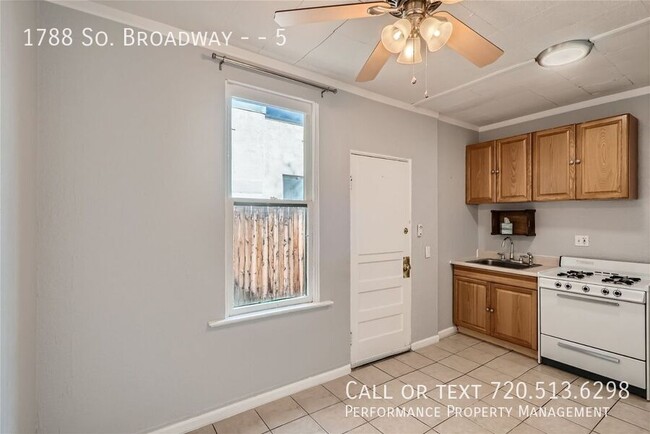 Building Photo - Perfect, Cozy on S Broadway Available for ...