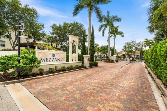 Building Photo - 9833 Baywinds Blvd