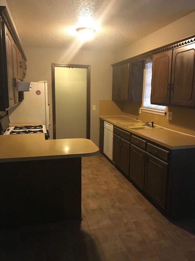 Building Photo - Edmond Home Ready for Occupancy