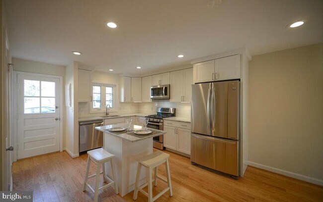 Building Photo - 2503 Holman Ave