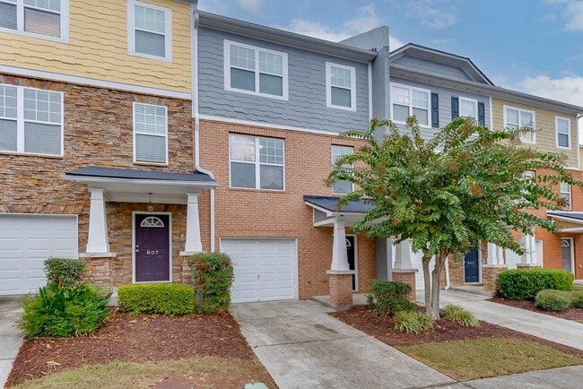 Building Photo - 805 Tulip Poplar Way