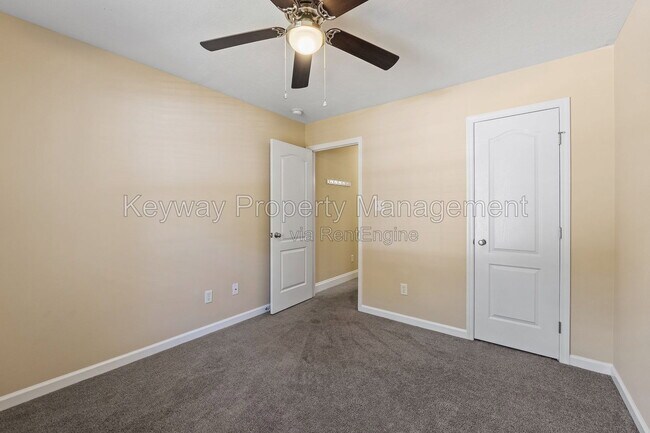 Building Photo - 815 Whispering Willow Ct