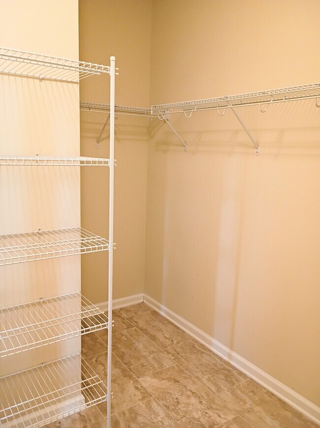 Building Photo - 112 Goldenrod Lake Dr