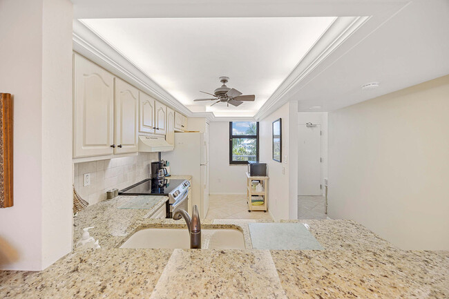 Building Photo - 260 Seaview Ct