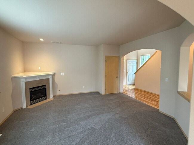 Building Photo - 3Bd/2.5Ba Maple Valley Home