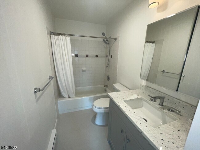 Building Photo - 6 E Blackwell St