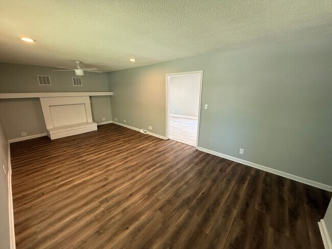 Building Photo - 4 BR/2BA| Newly Renovated Single Family Home |  | 1-Car Garage | Basement!