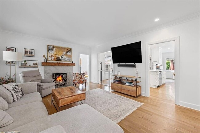 Building Photo - 346 Redland Rd NW