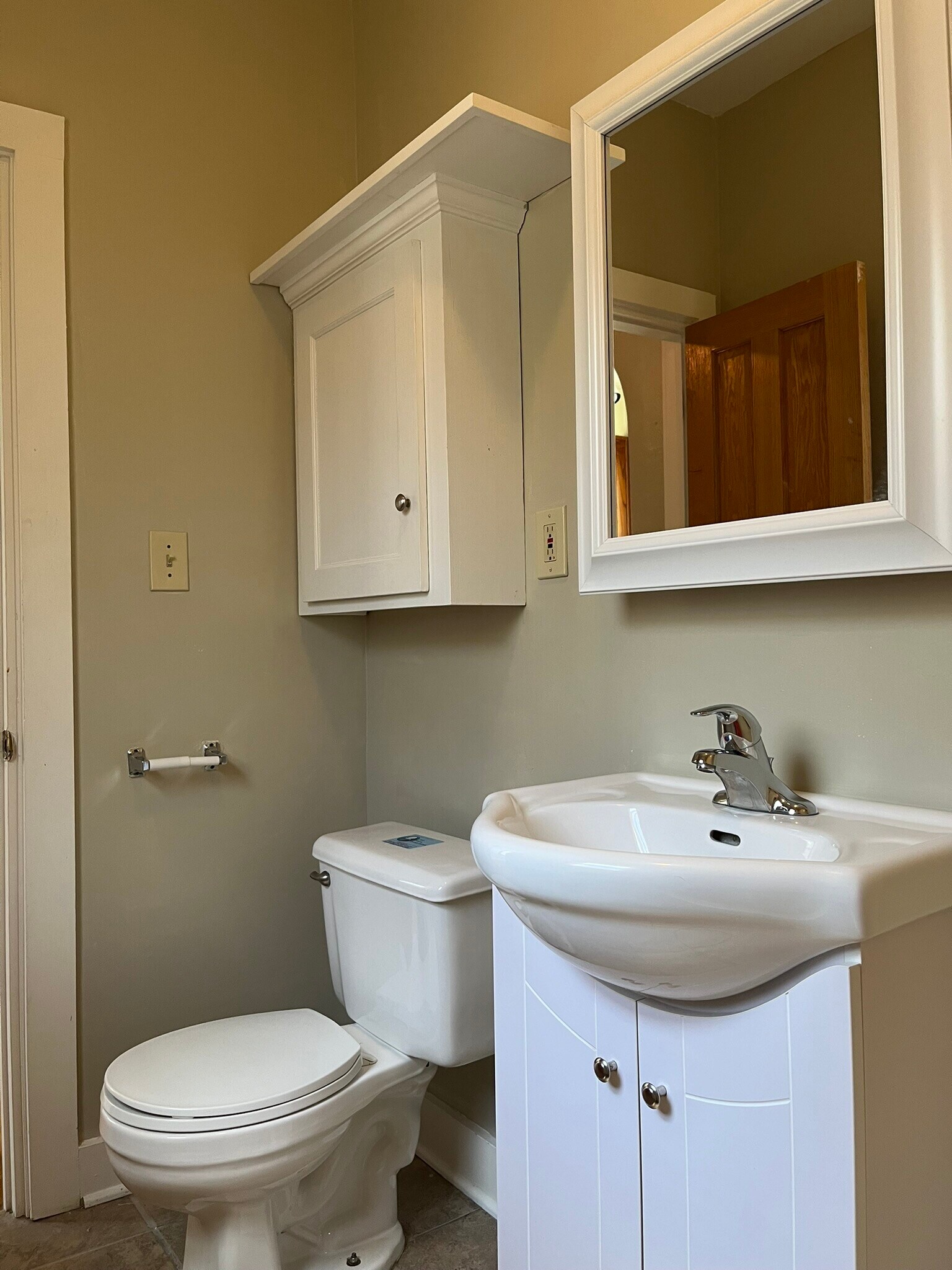 Building Photo - 1211 E Saveland Ave