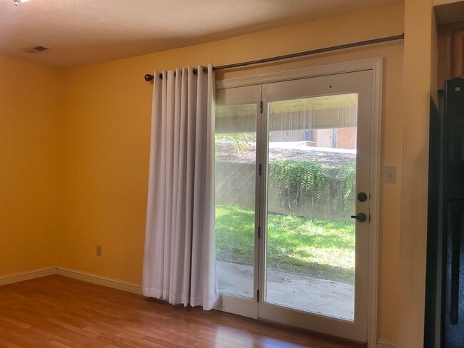 Building Photo - Townhome - 3 Bedroom/ 2.5 Bathroom - Avail...