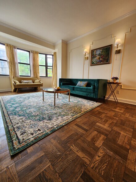Living Room - 2515 K St NW
