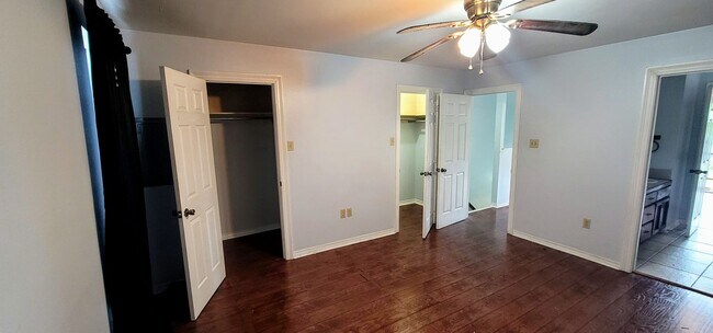 Building Photo - 13932/13934 Azalea Park Ave