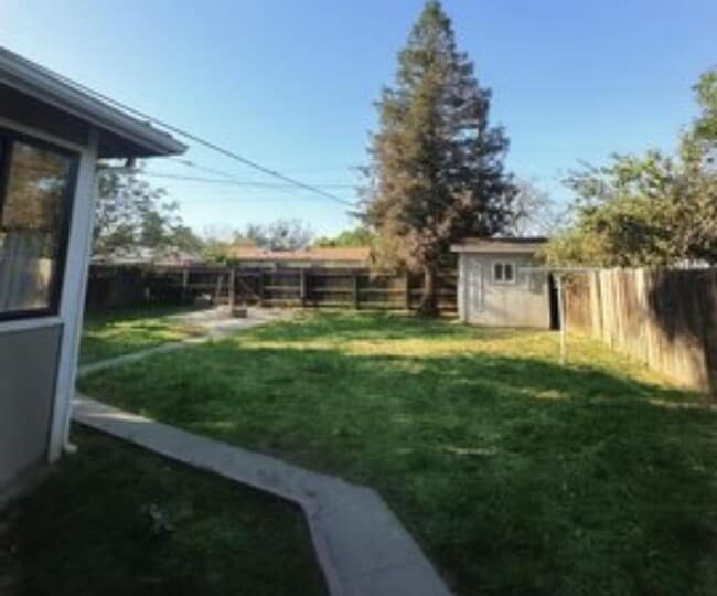 Building Photo - Beautiful Home for rent in Tulare, Ca