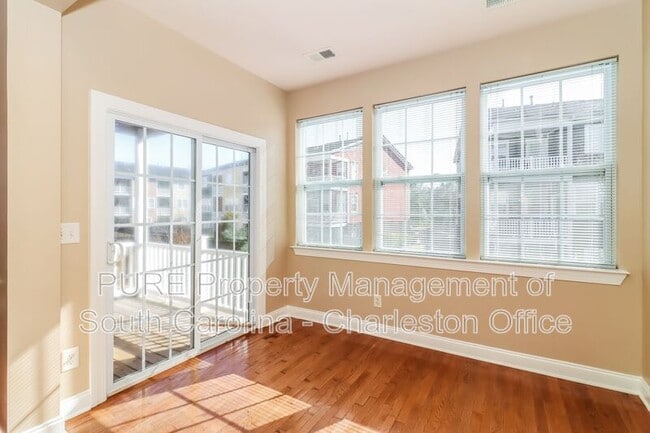 Building Photo - 9034 Parlor Dr