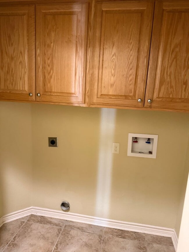 Building Photo - 1212 Cheryl St