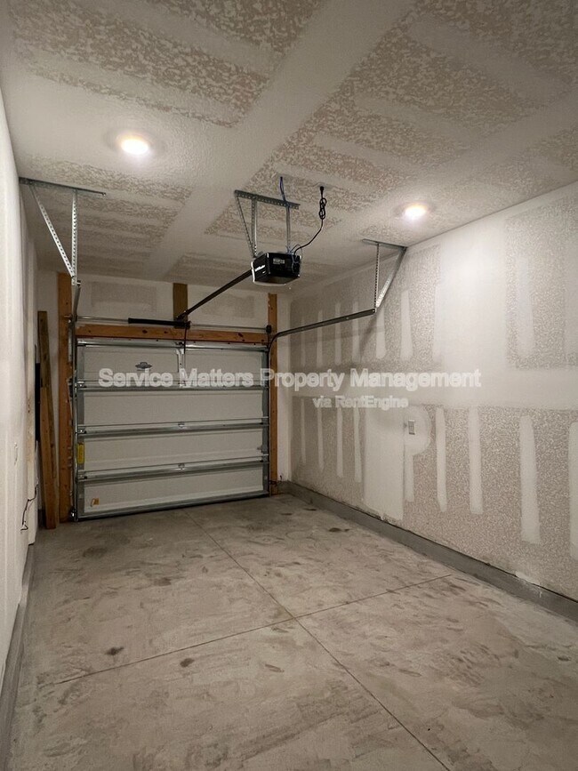 Building Photo - 1615 Iroquois Ct