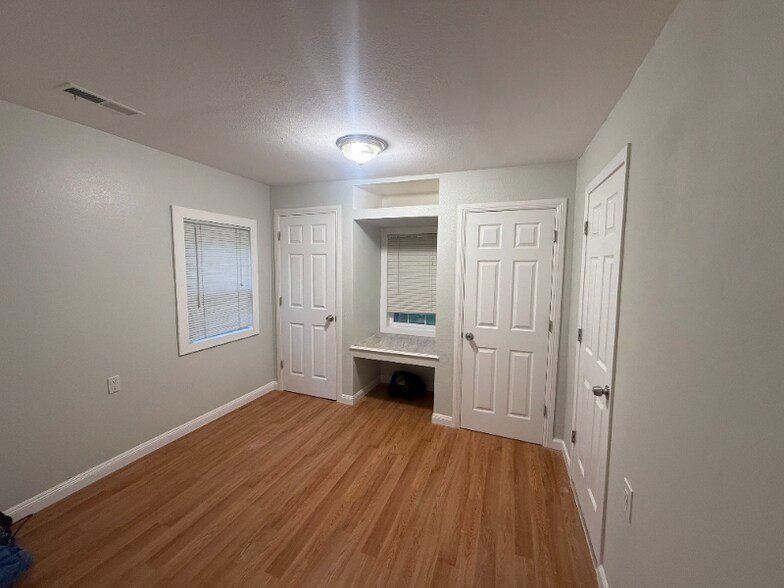 Building Photo - 58727 E Sleepy Hollow Dr