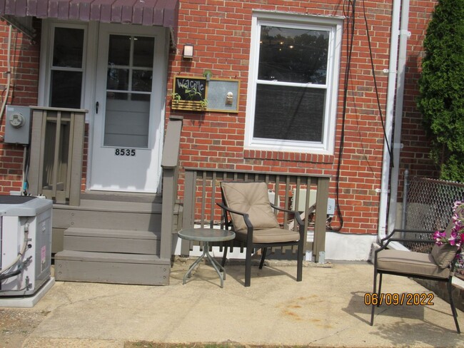 Building Photo - Beautiful Two-Bedroom Parkville Townhome w...