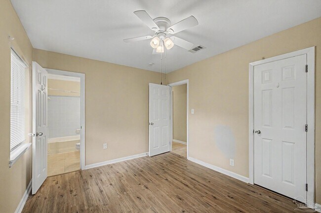Building Photo - 560 N 72nd Ave