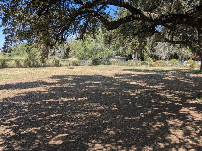 Building Photo - 1439 N Alamo Rd