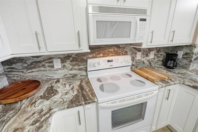 Building Photo - 60 Surfview Dr