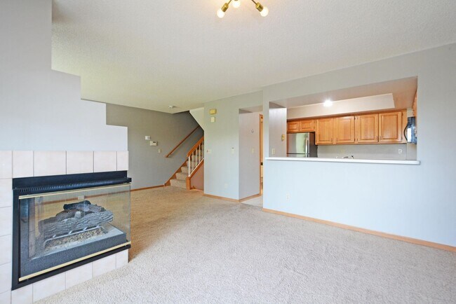 Building Photo - Beautiful 2-Bed 1.5-Bath Available Now in Plymouth!