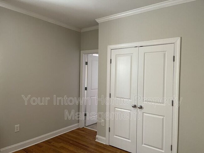 Building Photo - 239 Carlyle Park Dr