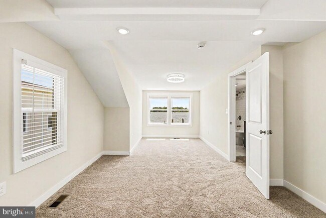 Building Photo - 9135 Cuckold Point Rd