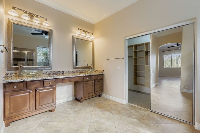 Building Photo - Beautiful, Secluded 3 bedroom home on golf...