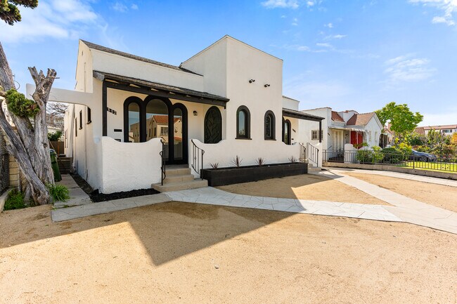 Building Photo - 2832 12th Ave