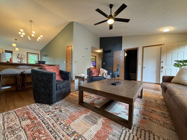 Building Photo - 9736 Flagstone Way