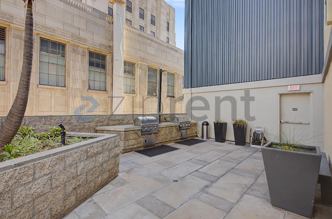 Building Photo - Unit 407