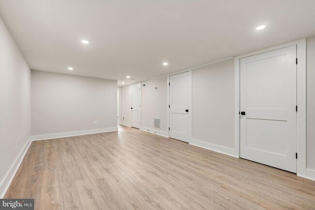 Building Photo - 113 Clifford Ave