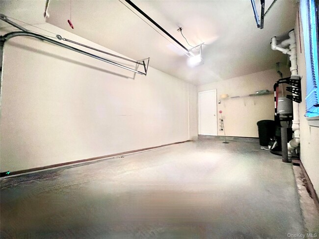 Building Photo - 15 Evon Ct