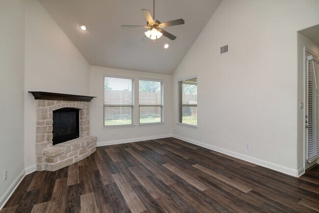 Building Photo - Spectacular and spacious home in Parkside!!