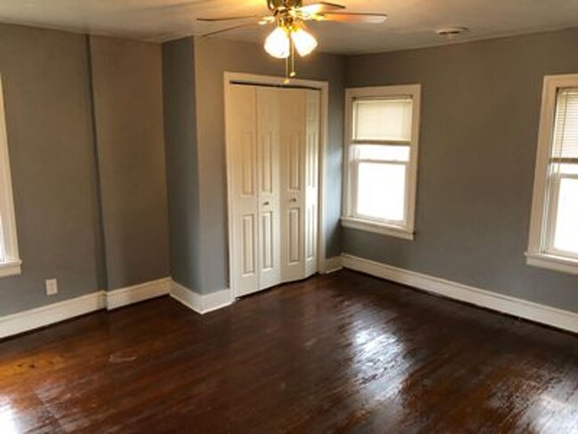 Building Photo - 4 bed 2 bath house in Rva North Side! Laun...